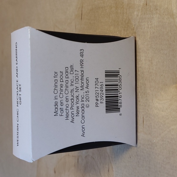 Avon Western Chic Necklace And Earrings Turquoise and Silver Gift Set - Picture 4 of 6